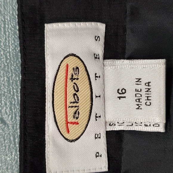 Talbots satin skirt with sequins. Completely lined. Waist 28". Top to bo… - Picture 3 of 9